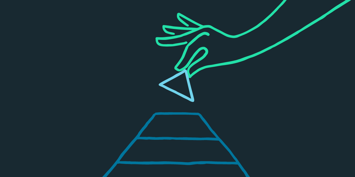 ピラミッドの頂点